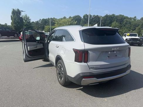 Certified 2025 Kia Sorento S w/ Panoramic Sunroof Package FWD image 6