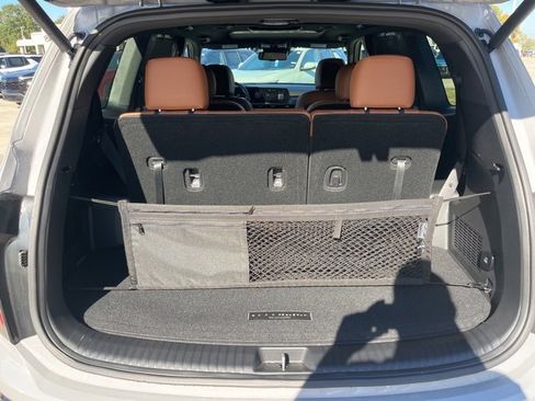 Used 2025 Kia Telluride AWD image 6