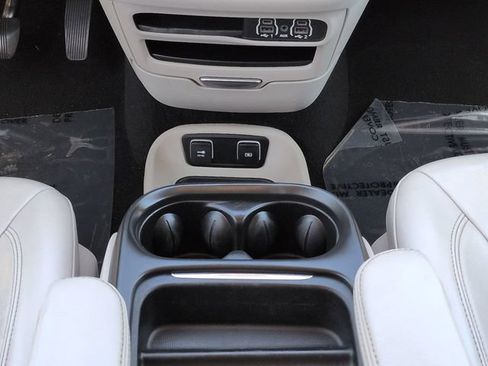 Used 2021 Chrysler Voyager Lxi FWD image 18