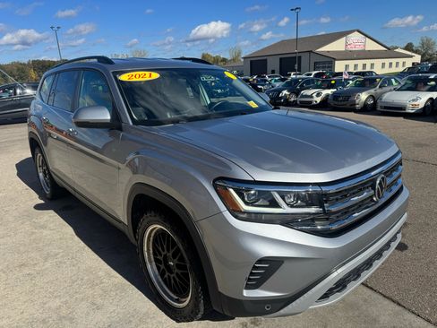 Used 2021 Volkswagen Atlas SE image 3