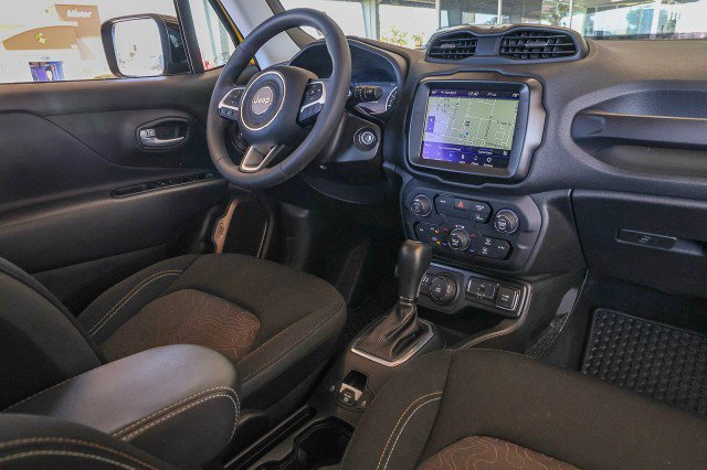Used 2023 Jeep Renegade Latitude AWD/4WD image 34