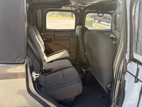 Used 2023 Jeep Gladiator Sport AWD/4WD image 6