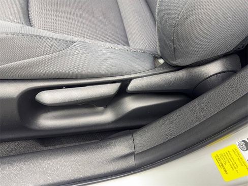 Used 2024 Toyota Corolla SE image 31