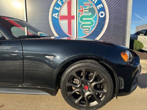 Used 2018 FIAT 124 Spider Abarth w/ Convenience Group image 4