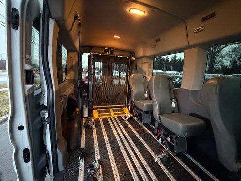 Used 2018 Ford Transit 150 XL image 35