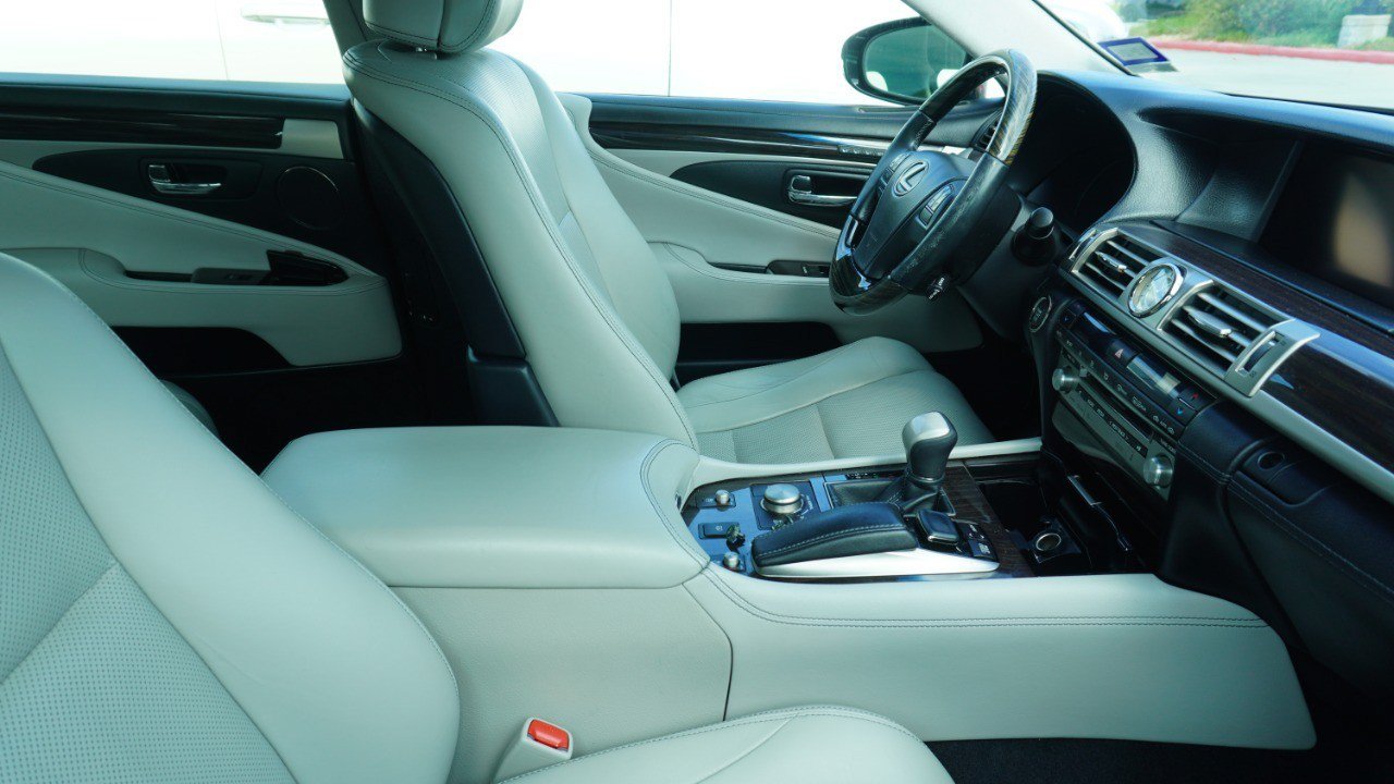 Used 2015 Lexus LS 460 AWD w/ Comfort Package image 11