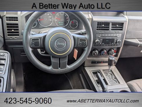 Used 2012 Jeep Liberty Sport RWD image 9