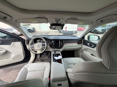 Used 2021 Volvo XC60 T5 Momentum AWD/4WD image 18