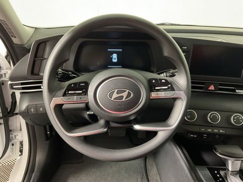 New 2026 Hyundai Elantra SE FWD image 24