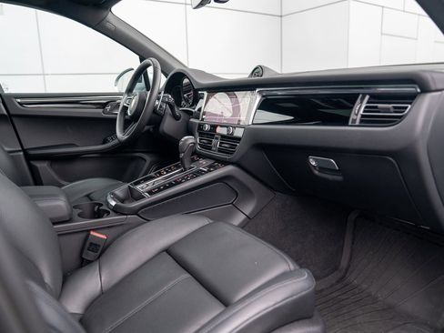 Used 2025 Porsche Macan image 26