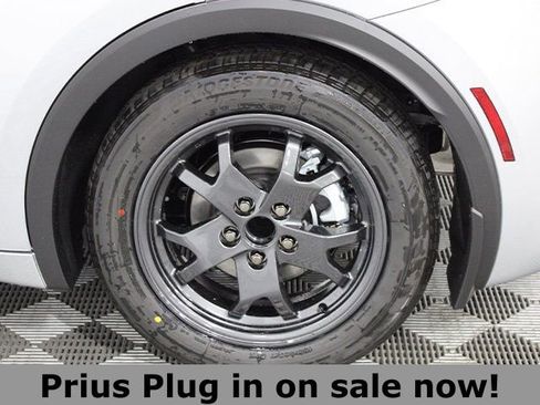 New 2026 Toyota Prius Plug-In Hybrid FWD image 11