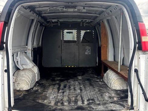 Used 2006 GMC Savana 2500 w/ Power and Light Package image 8