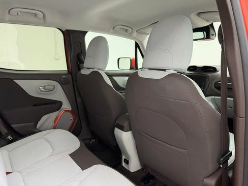 Used 2017 Jeep Renegade Latitude FWD image 63
