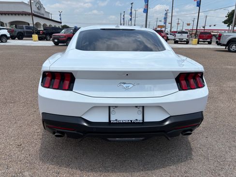 Certified 2025 Ford Mustang Coupe RWD image 4