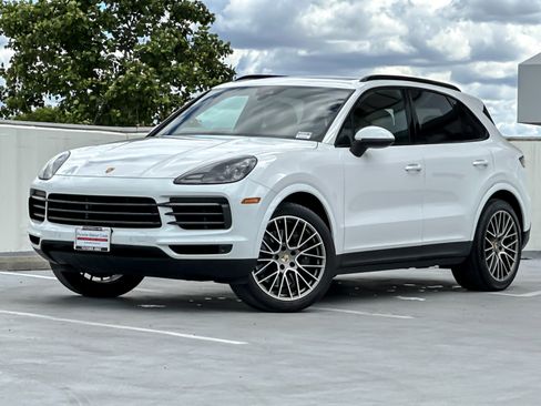 Certified 2023 Porsche Cayenne Platinum Edition AWD/4WD image 1