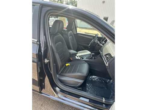 Used 2024 Volkswagen Jetta SE image 19