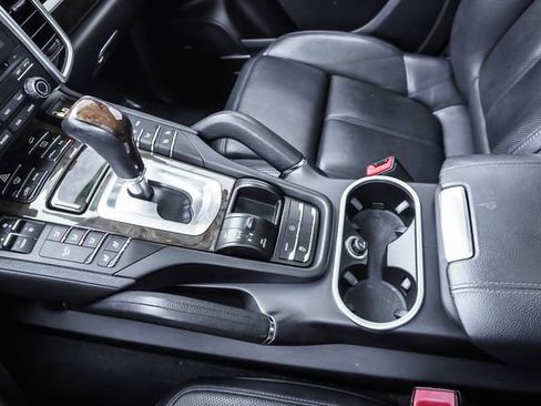 Used 2017 Porsche Cayenne Platinum Edition AWD/4WD image 16