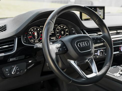 Used 2018 Audi Q7 3.0T Premium Plus w/ Premium Plus Package AWD/4WD image 9