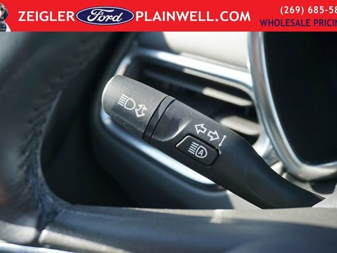 Used 2021 Chevrolet Equinox LT w/ Driver Convenience Package AWD/4WD image 26