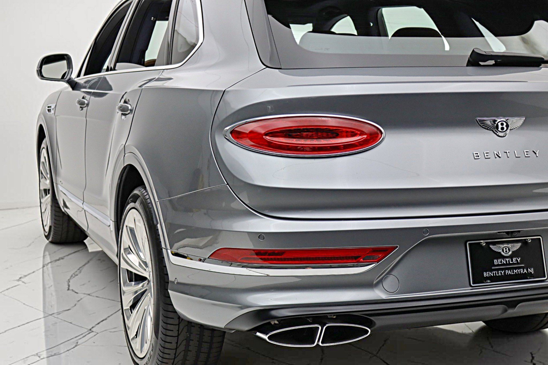 Used 2025 Bentley Bentayga AWD/4WD image 10