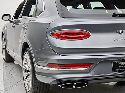 Used 2025 Bentley Bentayga AWD/4WD image 10