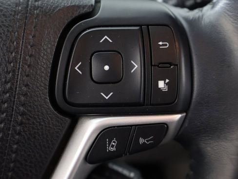 Used 2017 Toyota Highlander XLE image 48