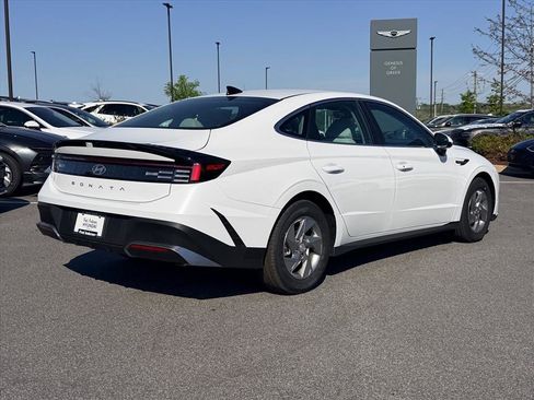 New 2026 Hyundai Sonata SE FWD image 3