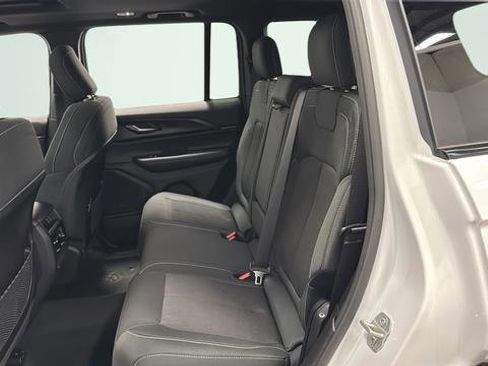 Used 2024 Jeep Grand Cherokee Laredo X image 3