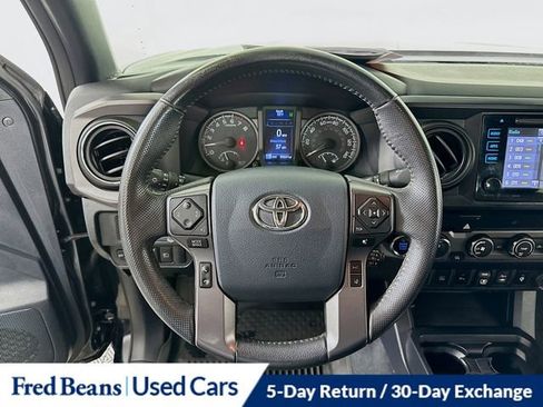 Used 2019 Toyota Tacoma TRD Off-Road w/ Technology Package AWD/4WD image 9