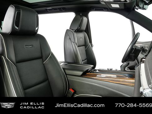 Used 2024 Cadillac Escalade ESV Premium Luxury image 25