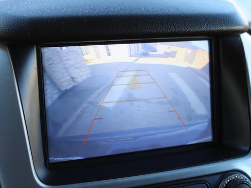 Used 2019 GMC Yukon XL SLT w/ Open Road Package image 9