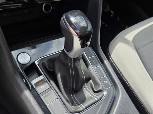 New 2026 Volkswagen Taos SE FWD image 15