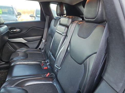 Used 2018 Jeep Cherokee Latitude Plus w/ Comfort/Convenience Group image 7