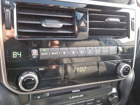 Used 2023 Lexus GX 460 Premium w/ Premium Package image 17