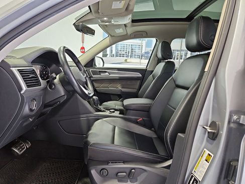 Certified 2022 Volkswagen Atlas SEL R-Line AWD/4WD image 16