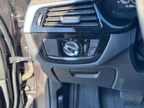 Used 2021 BMW 530i xDrive w/ Premium Package image 18