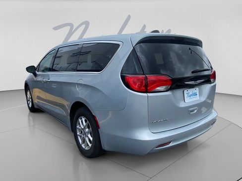 Used 2023 Chrysler Voyager LX FWD image 7