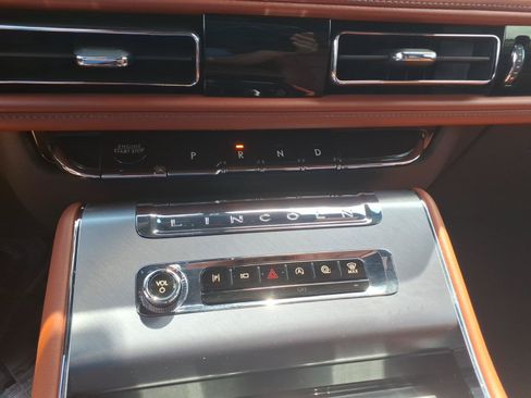 Used 2025 Lincoln Aviator Reserve AWD/4WD image 12