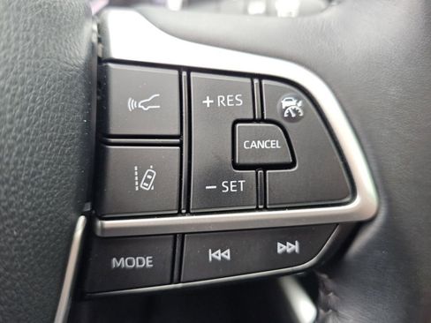 Used 2023 Toyota Highlander XSE image 13