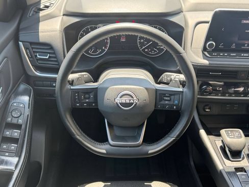 Used 2025 Nissan Rogue SV FWD image 25