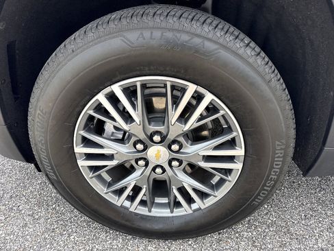 Used 2025 Chevrolet Traverse LT FWD image 45