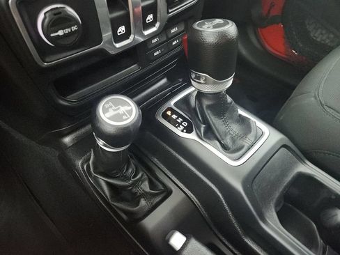 Certified 2018 Jeep Wrangler Sport AWD/4WD image 32