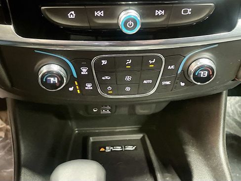 Used 2023 Chevrolet Traverse RS image 16