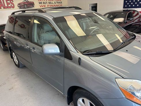 Used 2008 Toyota Sienna XLE FWD image 4
