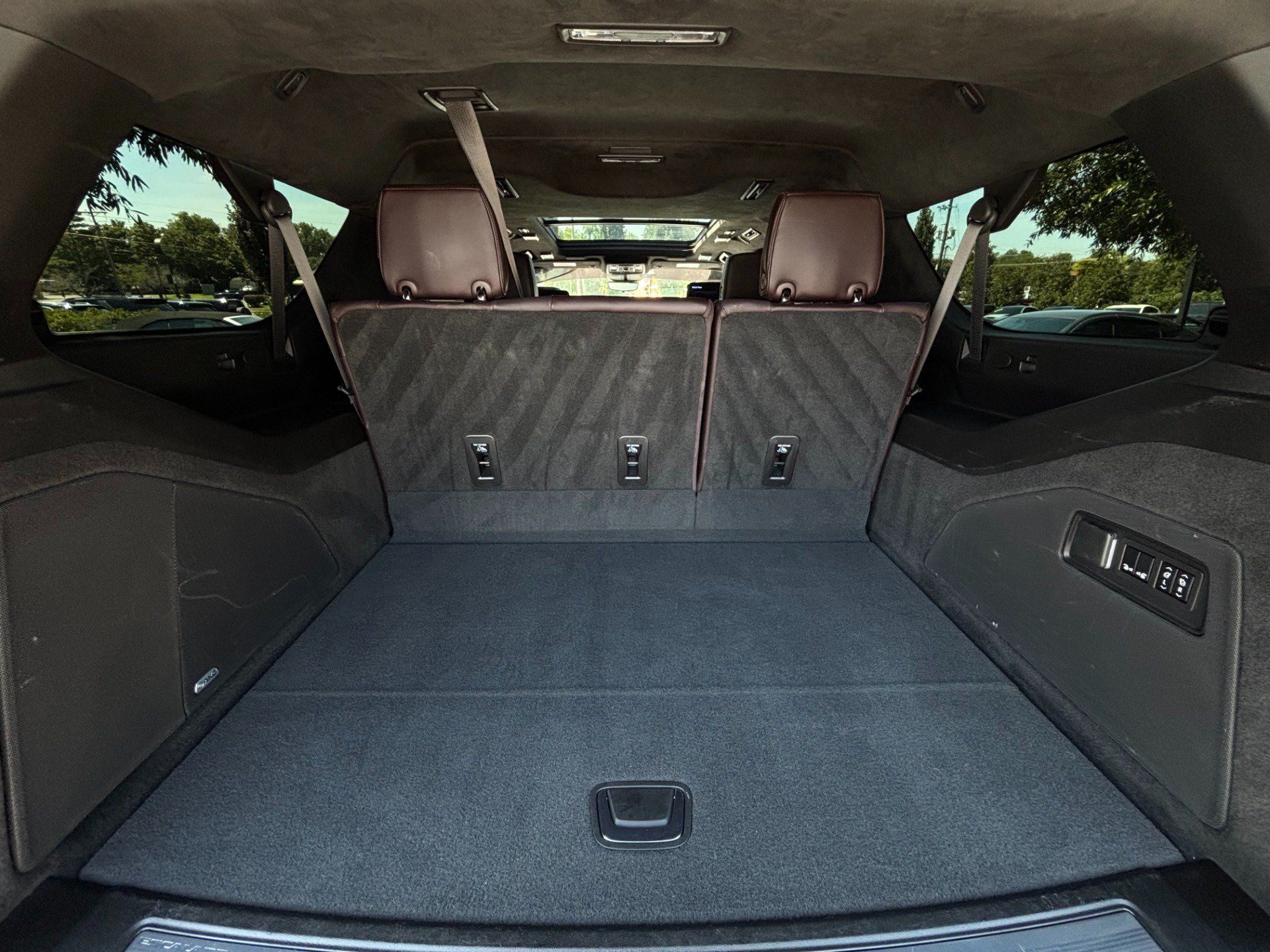 Used 2023 Cadillac Escalade ESV V AWD/4WD image 31