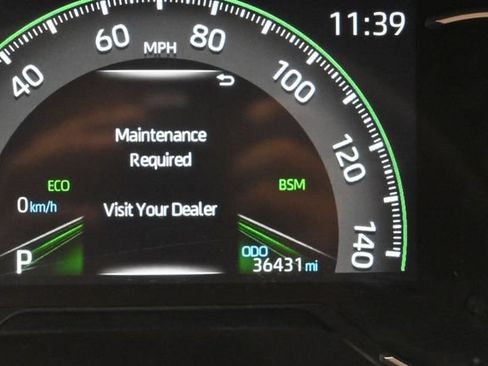 Used 2024 Toyota RAV4 XLE w/ Convenience Package FWD image 4