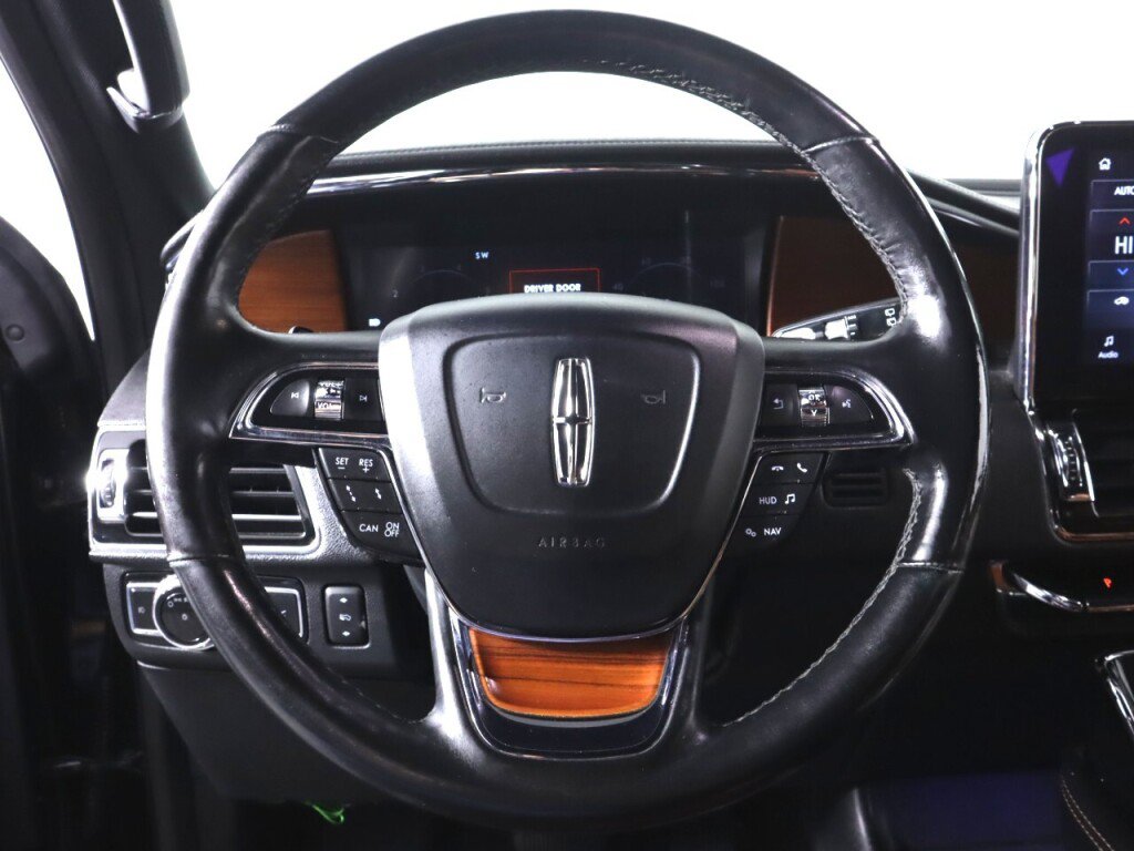 Used 2020 Lincoln Navigator L Reserve w/ Equipment Group 208A Reserve AWD/4WD image 11