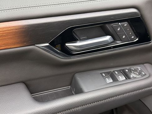 Used 2026 GMC Yukon Denali w/ Sun & Power Step Package image 30