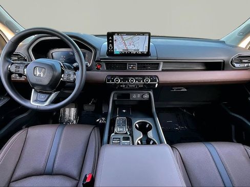 Used 2025 Honda Pilot Elite image 8