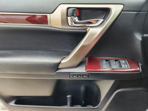 Used 2015 Lexus GX 460 w/ Premium Package image 27